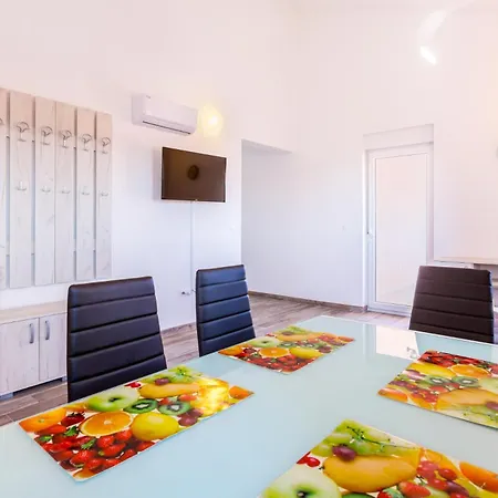 Irina - A6 Second Floor - Mpolo Apartamento
