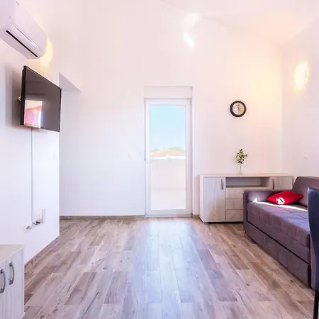 Irina - A6 Second Floor - Mpolo Medulin