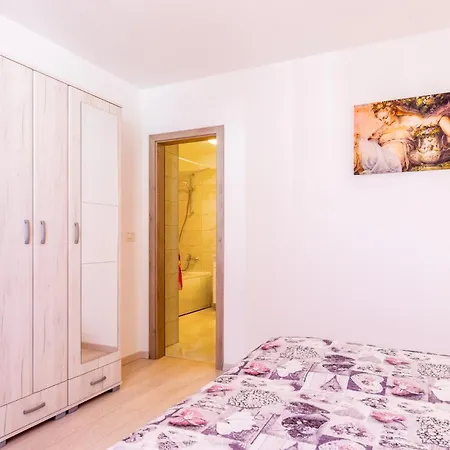 Irina - A6 Second Floor - Mpolo Apartment